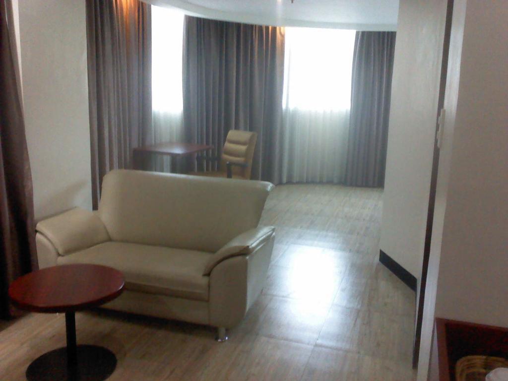 Cherry Midtown Hotel Olongapo Bilik gambar