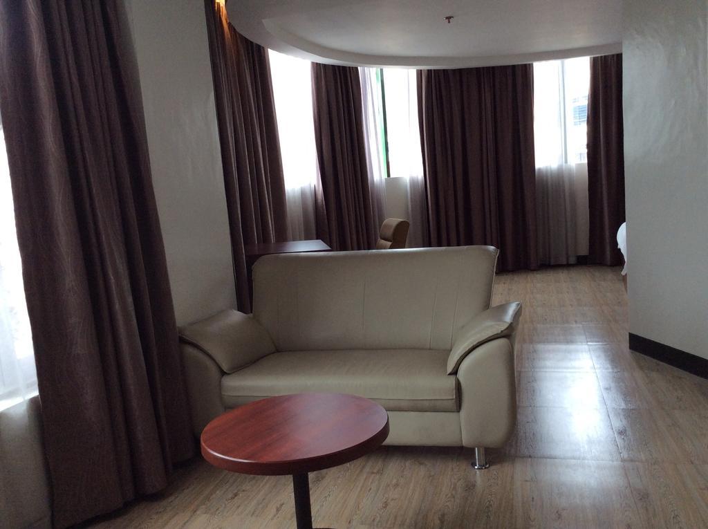Cherry Midtown Hotel Olongapo Bilik gambar